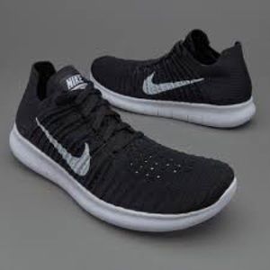 Nike fly knit running shoes